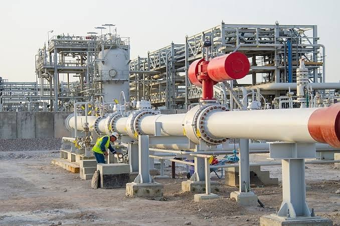 Central processing facility with large-bore production pipework